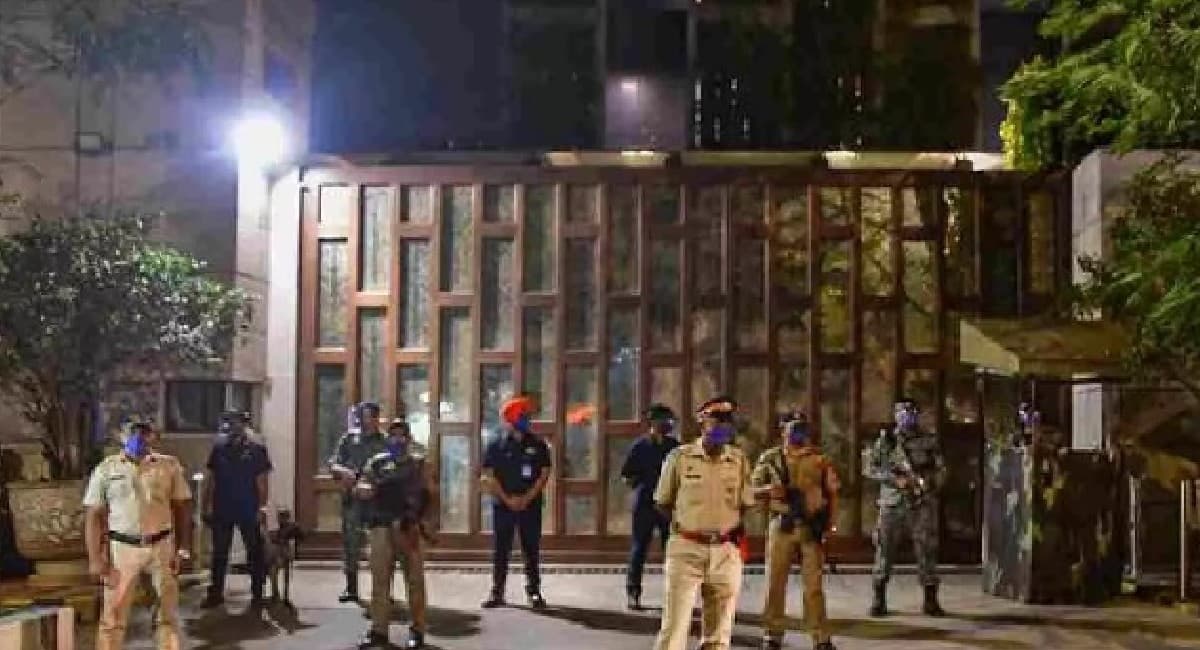 Antilia: गुजरात के टैक्सी ड्राइवर को पुलिस ने बुलाया, मुकेश अंबानी के घर के बाहर आखिर क्या हुआ जानें