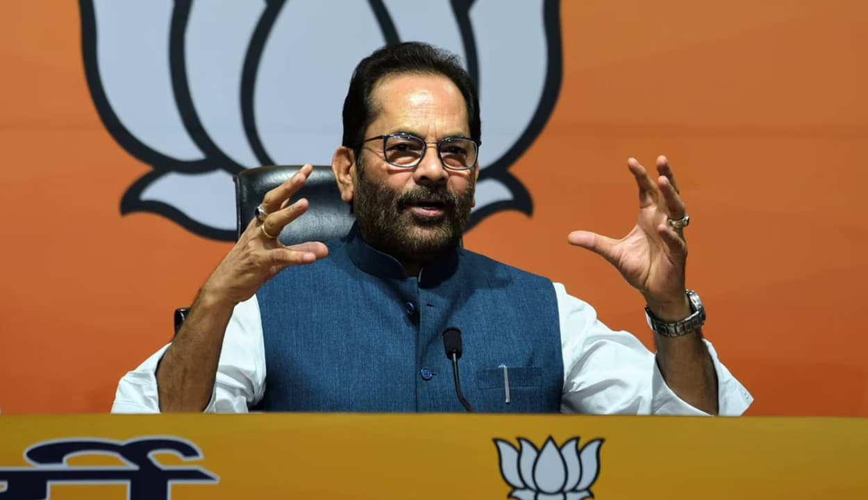 पीएम मोदी और पोप के गले मिलने पर प्रीतिश नंदी के ट्वीट पर मुख्तार अब्बास नकवी का जवाब, सनक या साजिश?