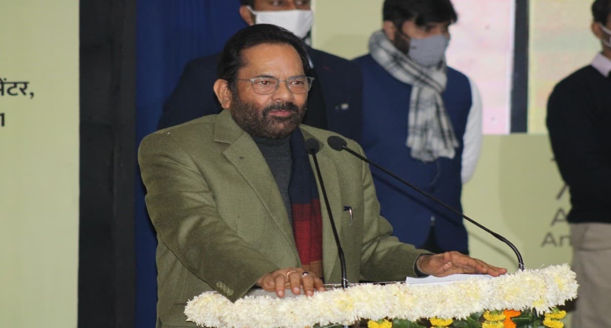 21 की उम्र में शादी से लड़कियां दुष्ट हो जायेंगी, ये कहने वाले तालिबानी, मुख्तार अब्बास नकवी ने कहा