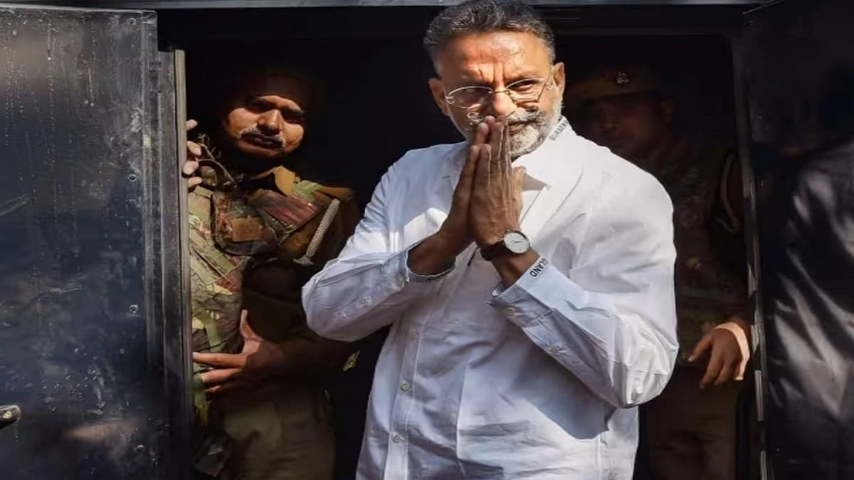 माफिया मुख्तार अंसारी से मिलने बांदा जेल पहुंची बहू निखत, पोते को सीने से लगाकर बोला- मैं बदनसीब दादा हूं