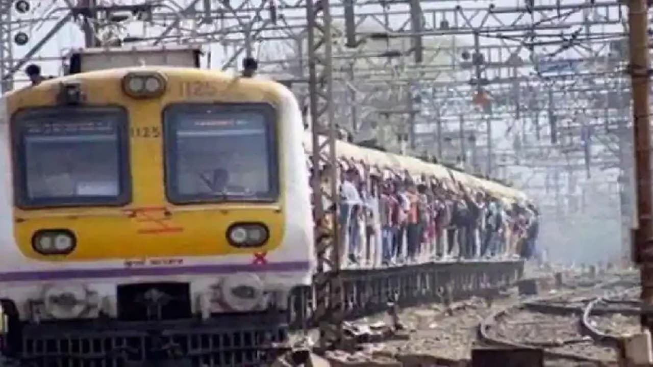 ट्रेनों में यात्रियों को मनोरंजन के साथ मिलेगी देश दुनिया की खबर, लोकल ट्रेन में लगेंगे एलईडी  टीवी