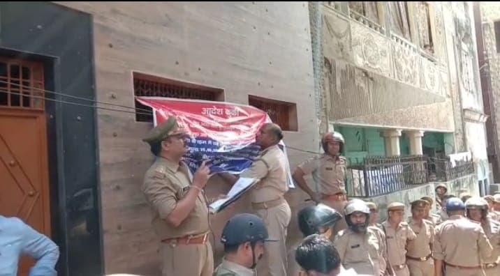 Agra News: ताजनगरी के बड़े सटोरिये की करोड़ों की संपत्ति पुलिस ने की जब्त, जानें क्यों उठाया गया कदम?