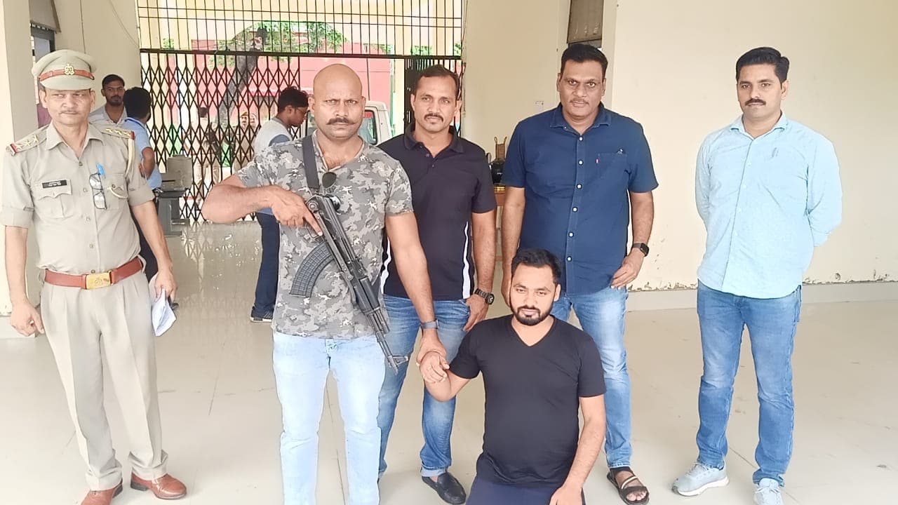 STF ने लेखपाल भर्ती एग्जाम से सॉल्वर पकड़ा, बिहार का मुन्‍नाभाई रामपुर के अभ्यर्थी का दे रहा था पेपर