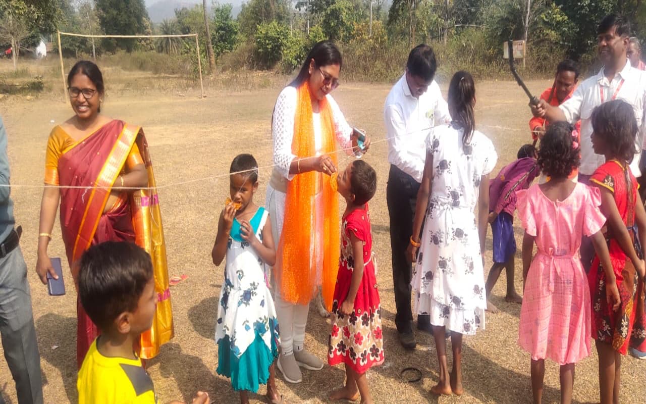 झारखंड की महिला अधिकारी ने गणतंत्र दिवस पर मुसाबनी को दिया तोहफा, सबर जनजाति के गांव में अब दिखेगा विकास