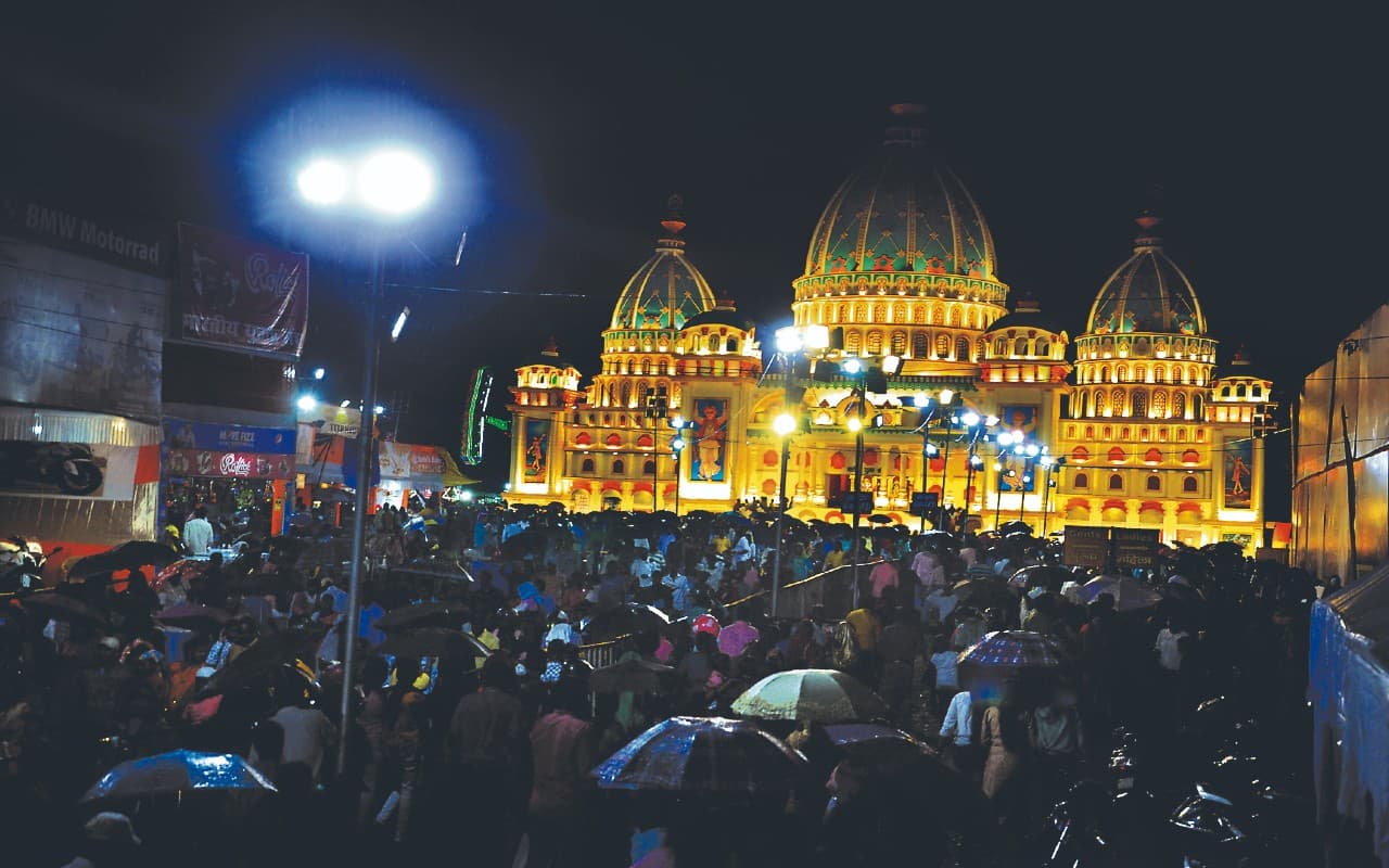 Durga Puja 2022: राजधानी रांची में मां भवानी के दरबार में उमड़ी श्रद्धालुओं की भीड़, देखें तस्वीरें