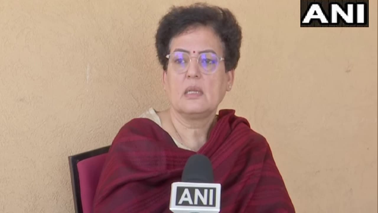 एनसीडब्ल्यू चीफ ने कांग्रेस एमएलए पर साधा निशाना, बोलीं- एक तरफ कानून बनाते हो, दूसरी तरफ दुष्कर्म को बढ़ावा