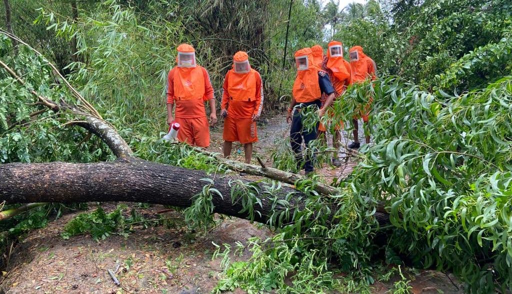 बंगाल के इन दो जिलों में बरपा Cyclone Yaas का कहर, रिहायशी इलाके जलमग्न, काम पर NDRF
