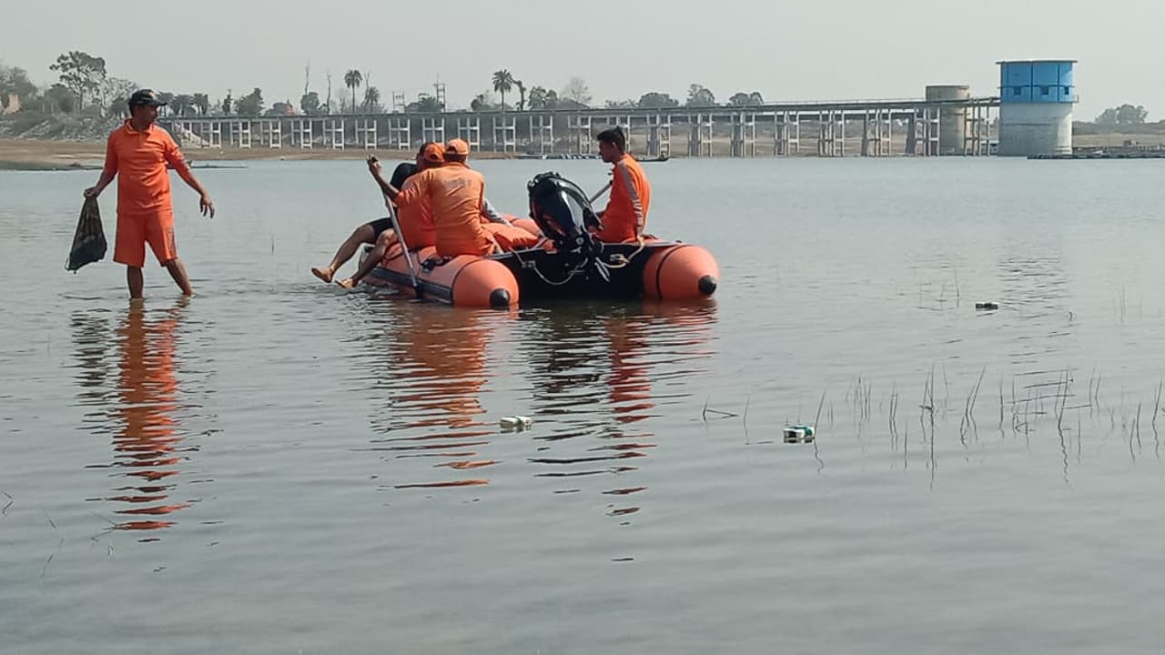Jharkhand news: तिलैया डैम में डूबे नाबालिग का 55 घंटे बाद भी नहीं चला पता, दिनभर खोजती रही NDRF की टीम