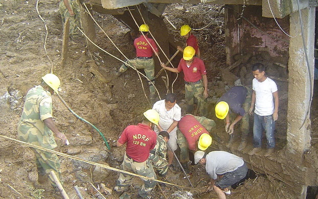 NDRF: आपदा में जीवन रक्षक की भूमिका निभाती है एनडीआरएफ की टीम, जवानों काे दी जाती है विशेष ट्रेनिंग