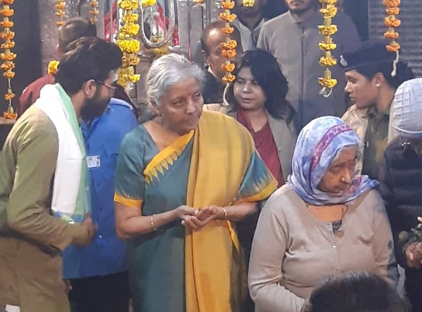केन्द्रीय वित्त मंत्री निर्मला सीतारमण पहुंची गया, देव घाट पर किया अपने पूर्वजों का पिंडदान