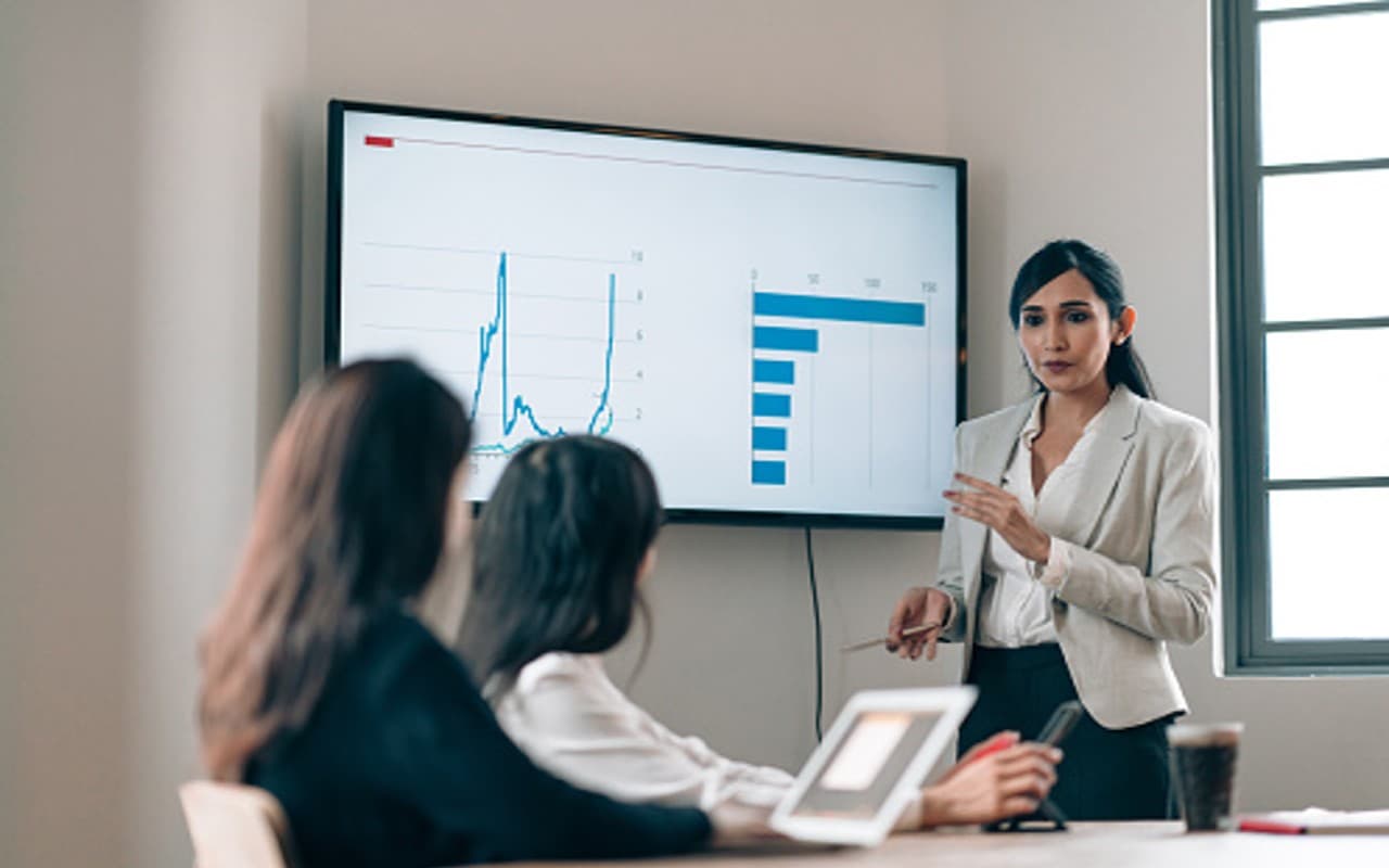 Office Wear Idea: ऑफिस में इन LOOK के साथ दिखेंगे स्टाइलिश, देखें PHOTO