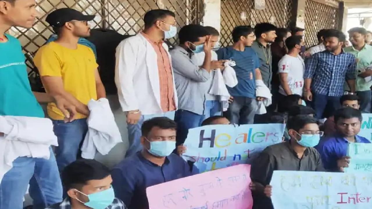 Doctor Strike: NMCH में जूनियर डॉक्टरों ने जमकर किया हंगामा, बंद करायी ओपीडी, 1200 मरीज बिना इलाज लौटे