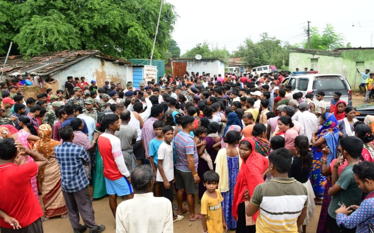 बोकारो : पांच दिनों से लापता नाबालिग का शव मिलने के बाद बवाल, गुस्साए लोगों ने व्यक्ति को पीट-पीटकर किया अधमरा