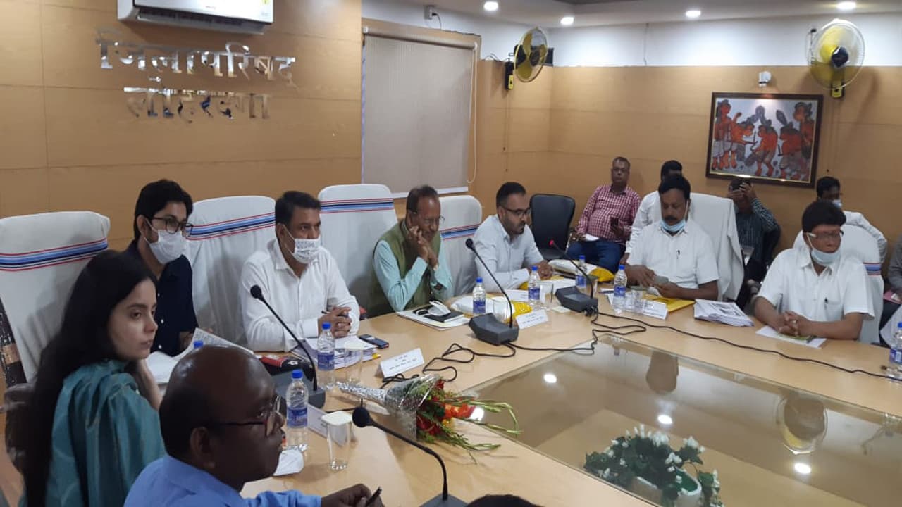 ग्रामीण विकास सचिव एनएन सिन्हा पहुंचे लोहरदगा, बोले- विकास योजनाओं से वंचित नहीं रहे कोई योग्य लाभुक