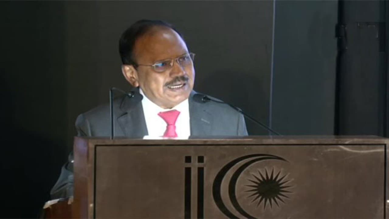 NSA अजित डोभाल ने कहा- 'ISIS से प्रेरित आतंक का खतरा बरकरार, कट्टरपंथ के खिलाफ उलेमा की भूमिका अहम'