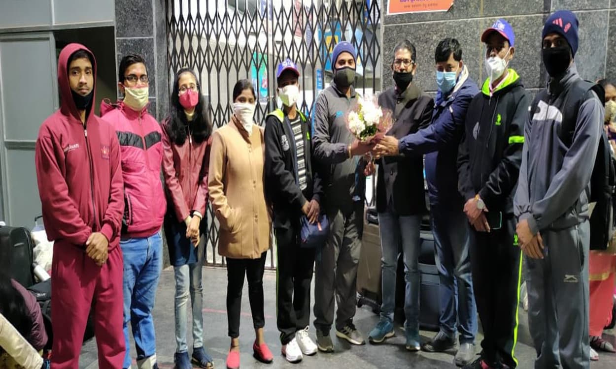 गणतंत्र दिवस परेड में शामिल होने झारखंड के 6 NSS स्वयंसेवक दिल्ली के लिए रवाना