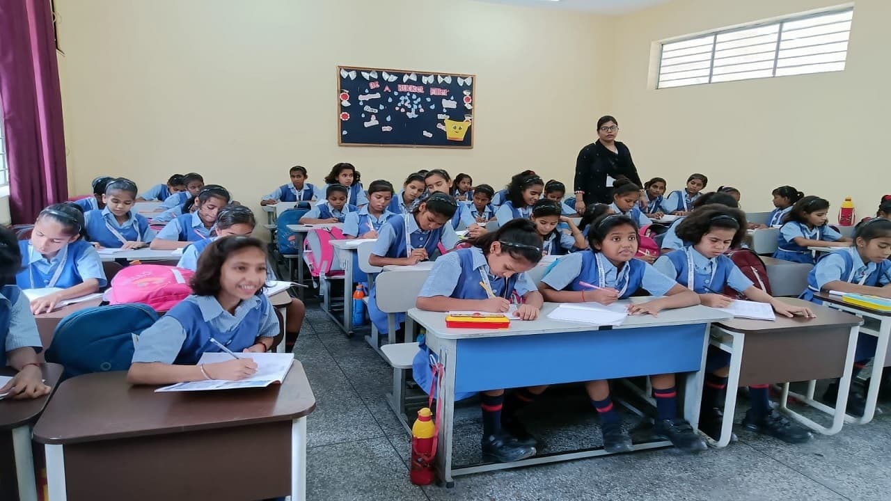 'स्कूल चलो अभियान' में कक्षा 1 से 8 तक दो करोड़ छात्रों का हुआ रज‍िस्‍ट्रेशन, योगी सरकार जारी किया आंकड़ा