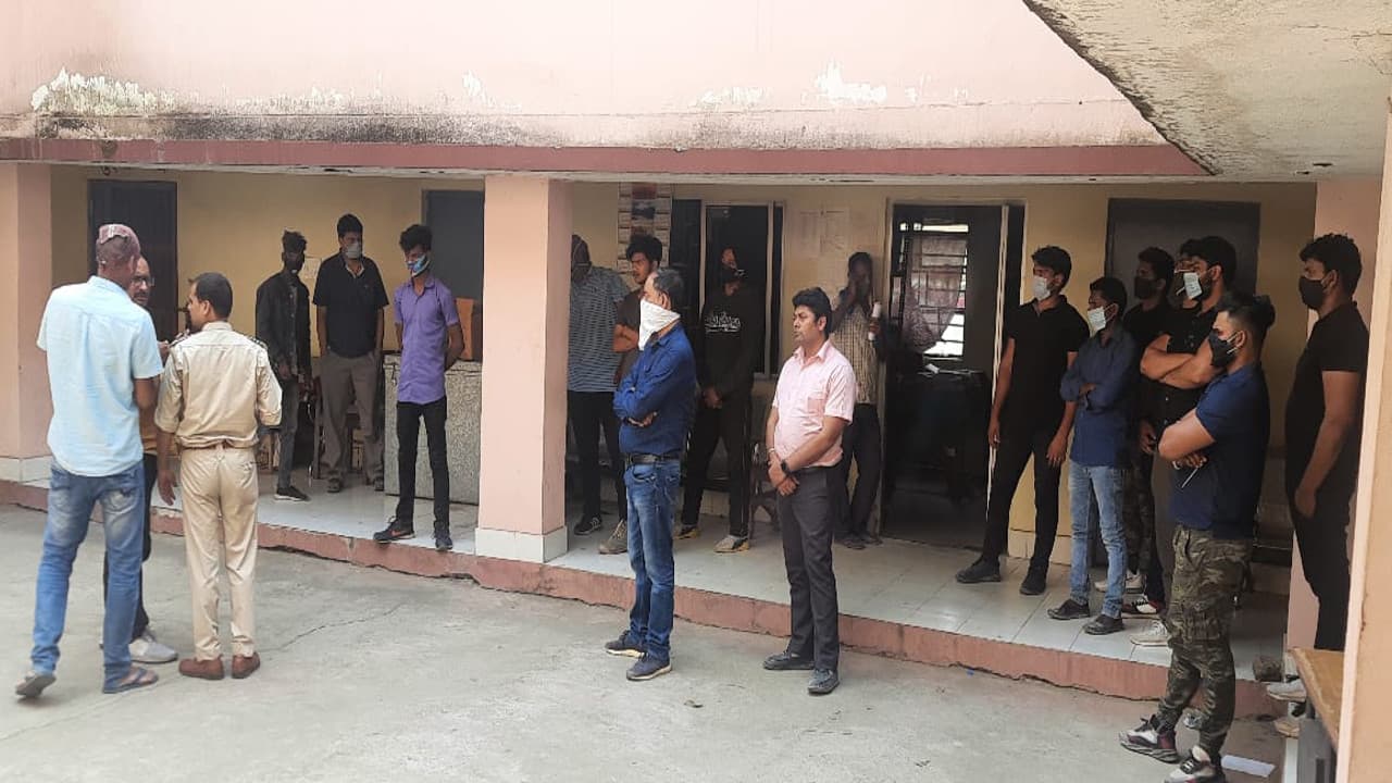 फर्जी अधिकारी बनकर बालू ट्रक ड्राइवर से मारपीट और पैसे वसूली मामले में डेढ़ दर्जन आरोपी गिरफ्तार, पंजाब और हरियाणा से है कनेक्शन