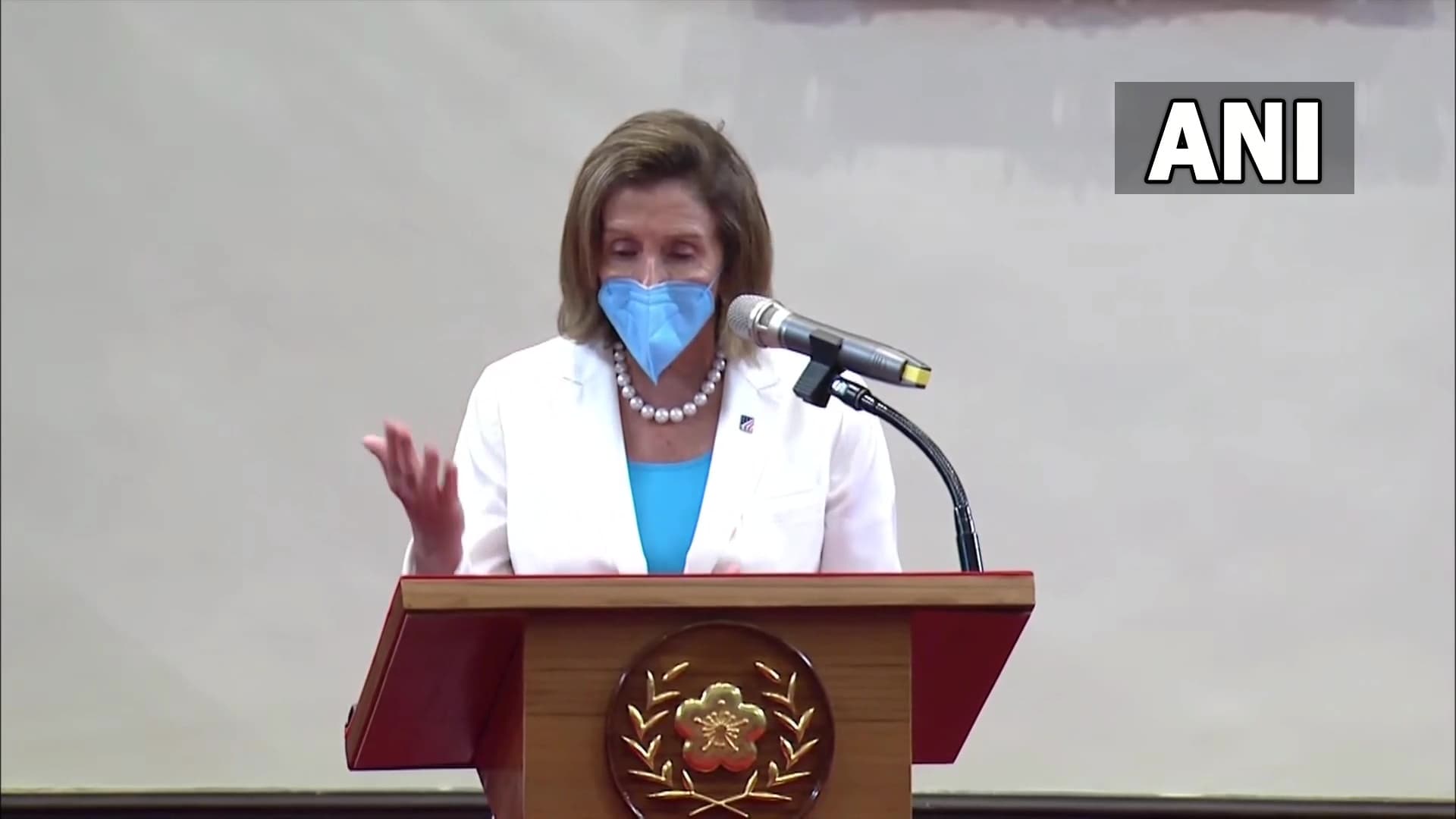 Taiwan: अमेरिकी प्रतिनिधि सभा की अध्यक्ष नैन्सी पेलोसी ताइपे हवाई अड्डे से अमेरीका के लिए रवाना हुईं