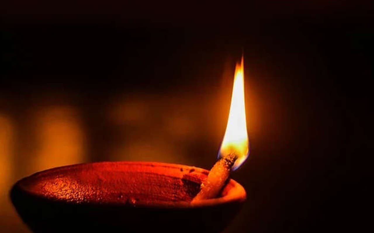 Narak Chaturdashi 2022 Deep Daan Time: चतुर्दशी यम दीप दान का समय, विधि, दिशा, महत्व जानें