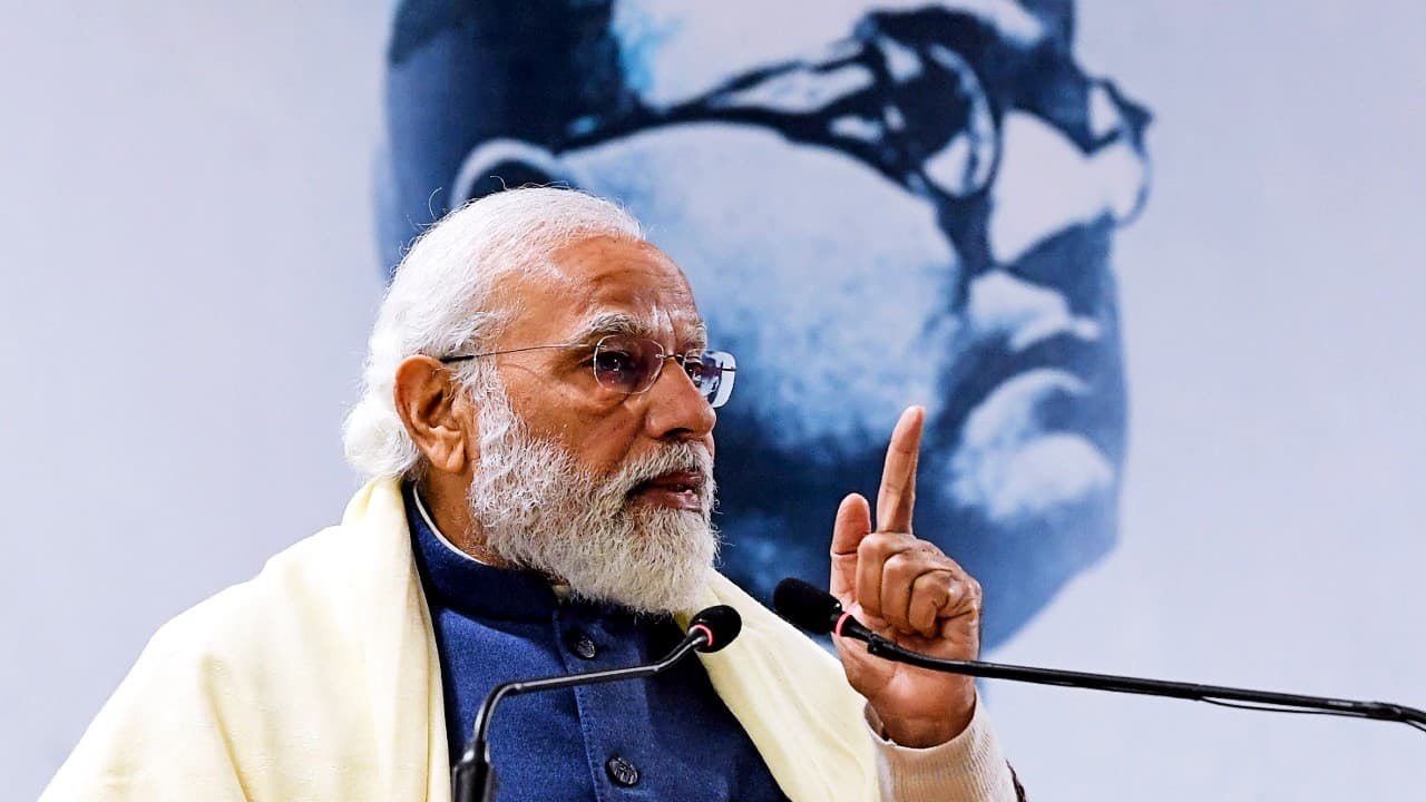 पराक्रम दिवस पर पीएम मोदी का कांग्रेस पर हमला, कहा- महान व्यक्तित्वों के योगदान को मिटाने का प्रयास हुआ