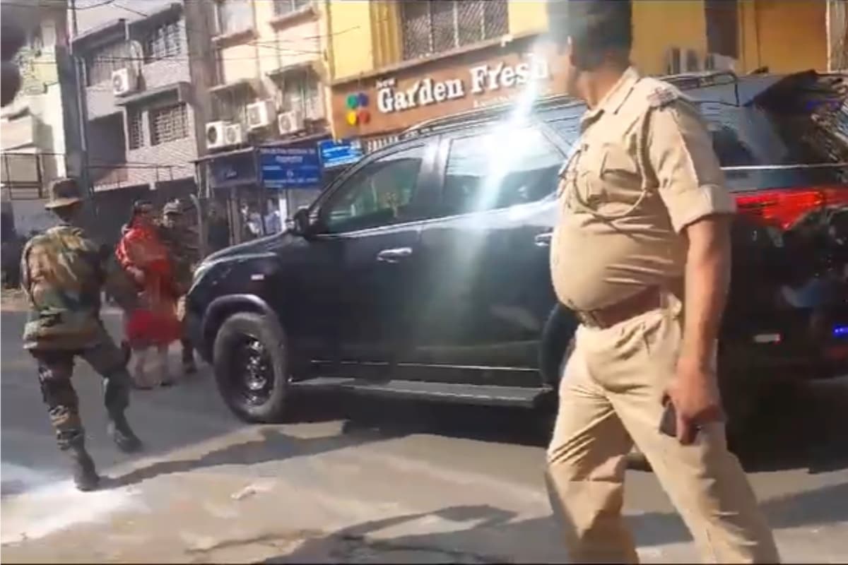 झारखंड: पीएम नरेंद्र मोदी की कार के आगे जब अचानक आ गयी एक महिला, जानिए फिर क्या हुआ?