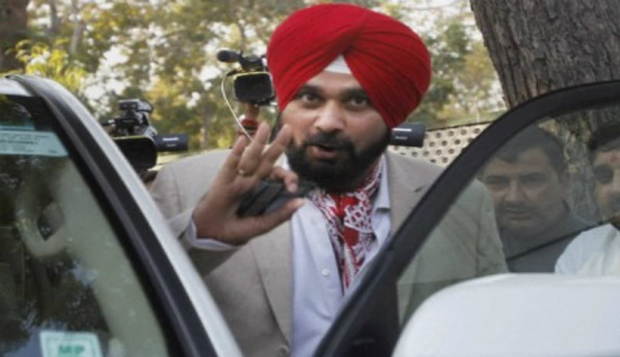 कश्मीर पर विवादित बयान से कांग्रेस में घमासान, नवजोत सिंह सिद्धू ने सलाहकारों को किया तलब