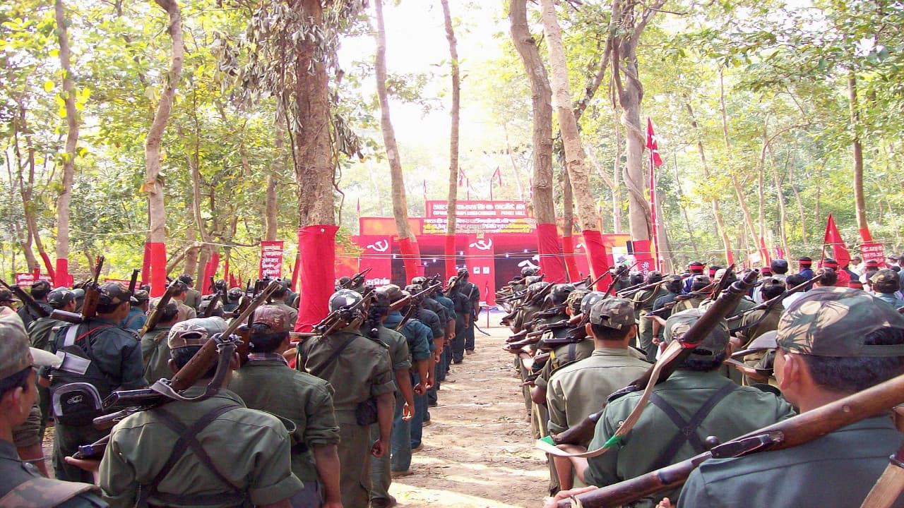 झारखंड में नक्सली हो रहे हाईटेक, प्रचार-प्रसार में सोशल मीडिया का ले रहा सहारा, लैपटॉप और प्रिंटर से लैस है दस्ता का सदस्य