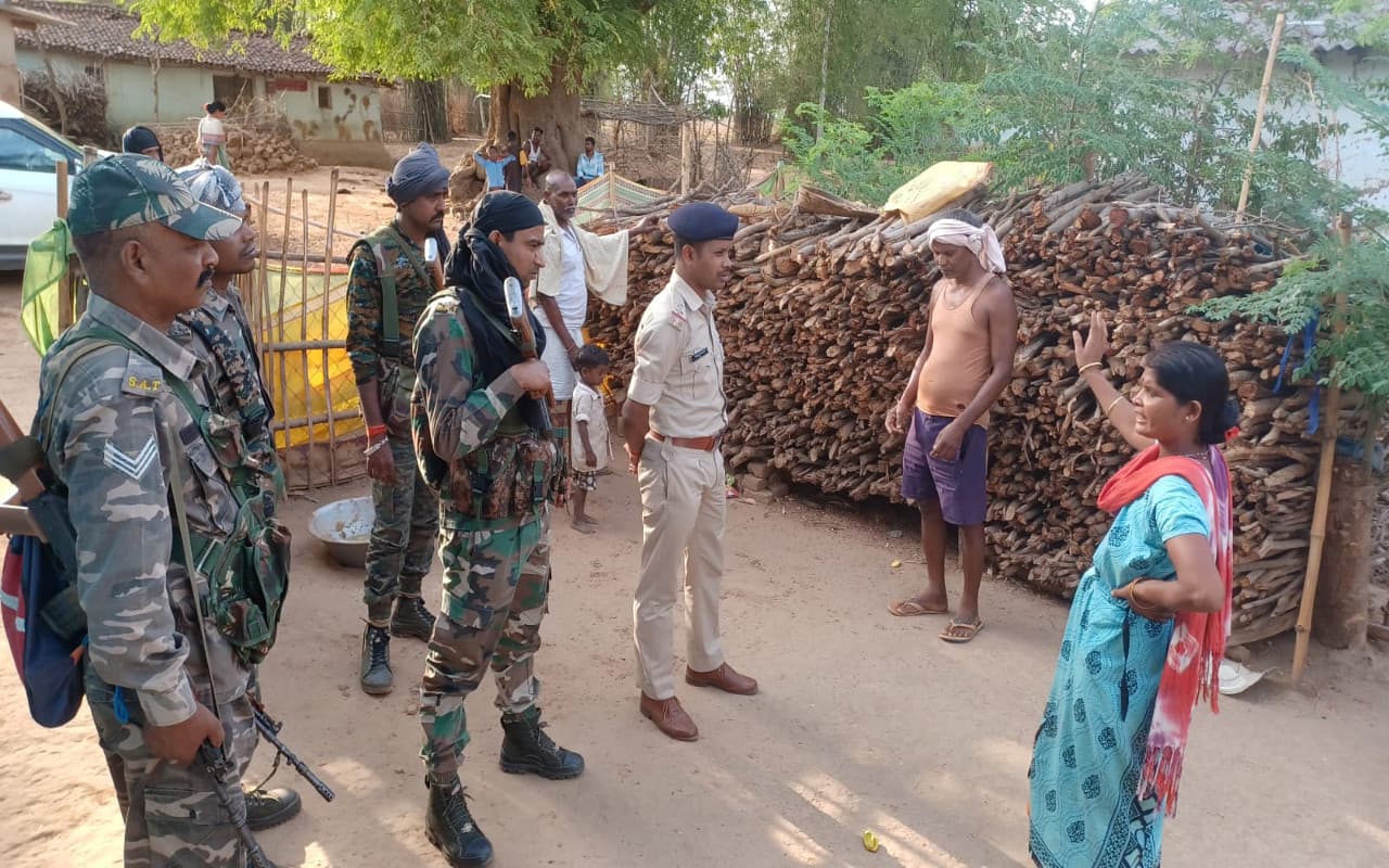 ग्राउंड रिपोर्ट : पुलिस-नक्सली मुठभेड़ में ढेर राजेश 2003 में बना नक्सली,परिवार वालों ने शव लेने से किया इनकार