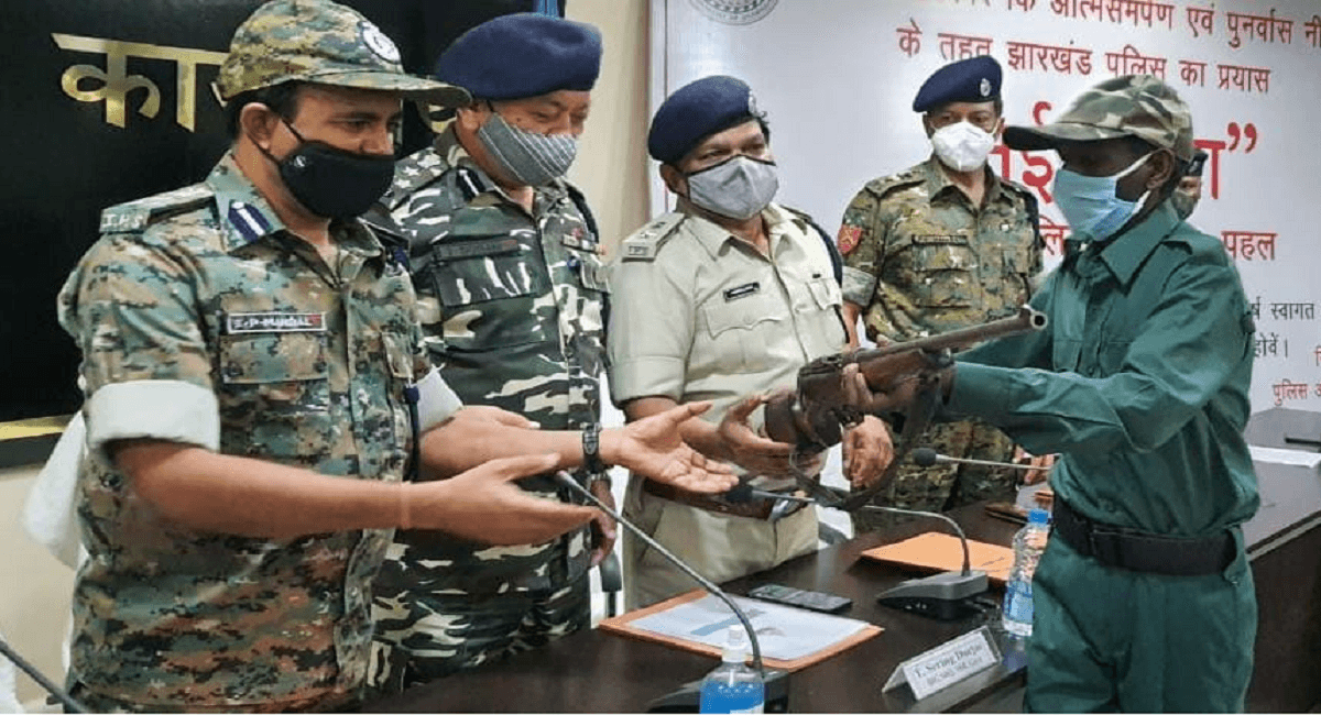 Jharkhand News : झारखंड में सरेंडर करने के बाद अस्वस्थ नक्सली गंगा प्रसाद राय की रिम्स में इलाज के दौरान मौत