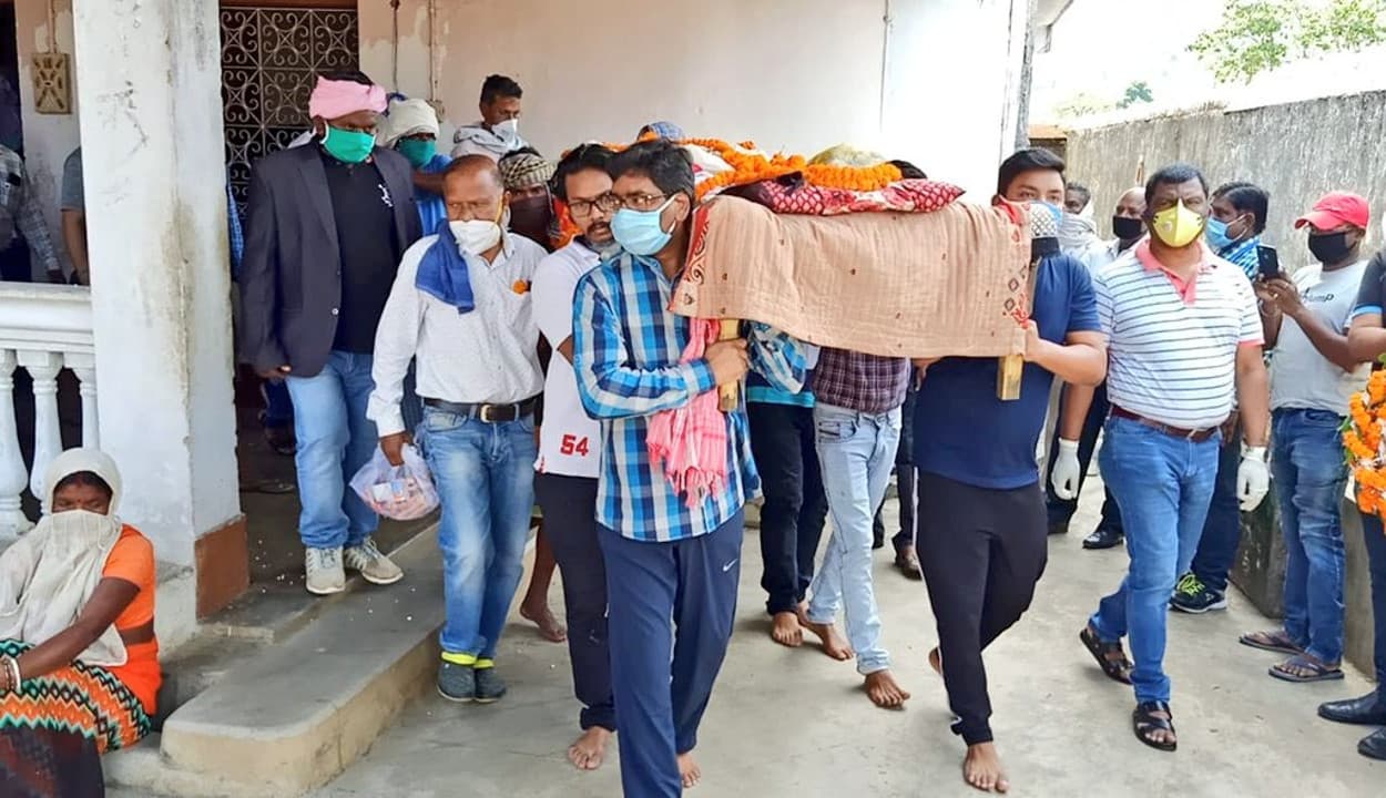 CM हेमंत सोरेन अपनी बड़ी मां के निधन से मर्माहत, अंतिम संस्कार में हुए शामिल, कहा- मदर्स डे पर बड़ी मां को खोना अत्यंत पीड़ादायक है