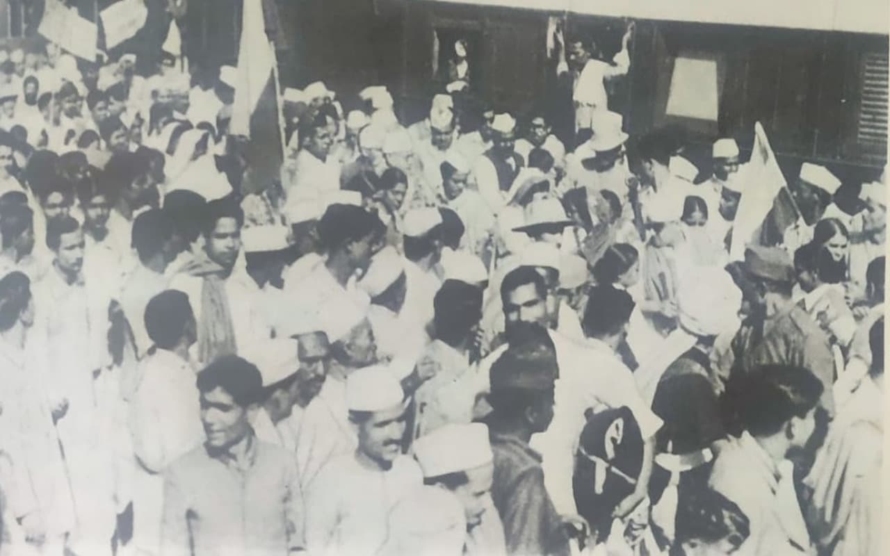 Subhash Chandra Bose Jayanti:रामगढ़ में कांग्रेस के समानांतर अधिवेशन में शामिल हुए थे नेताजी,देखें दुलर्भ Pics