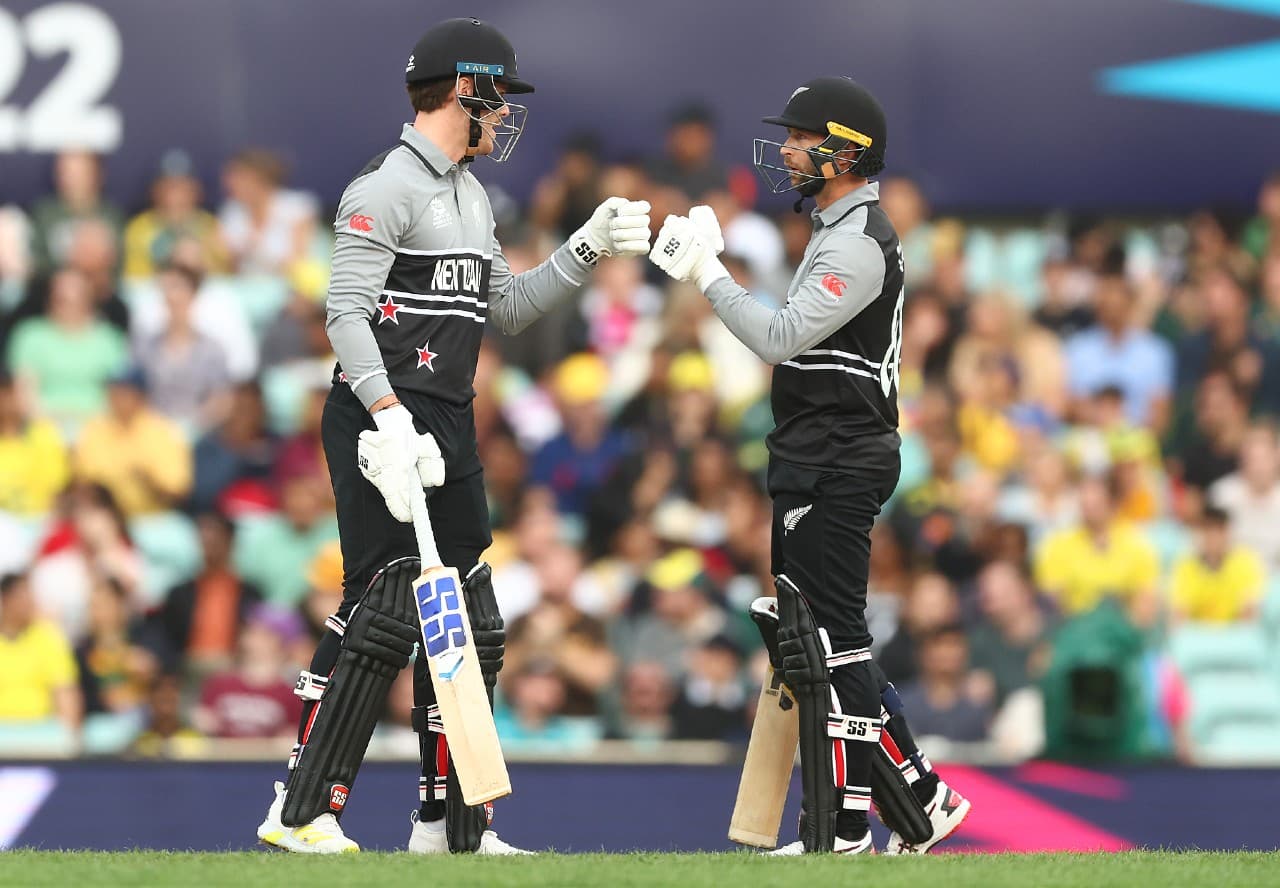 ICC T20 World Cup: फिन एलन ने 16 गेंद पर बना डाले 42 रन, ऑस्ट्रेलिया के खिलाफ आतिशी पारी का देखें वीडियो ICC T20 World Cup: फिन एलन ने 16 गेंद पर बना डाले 42 रन, ऑस्ट्रेलिया के खिलाफ आतिशी पारी का देखें वीडियो