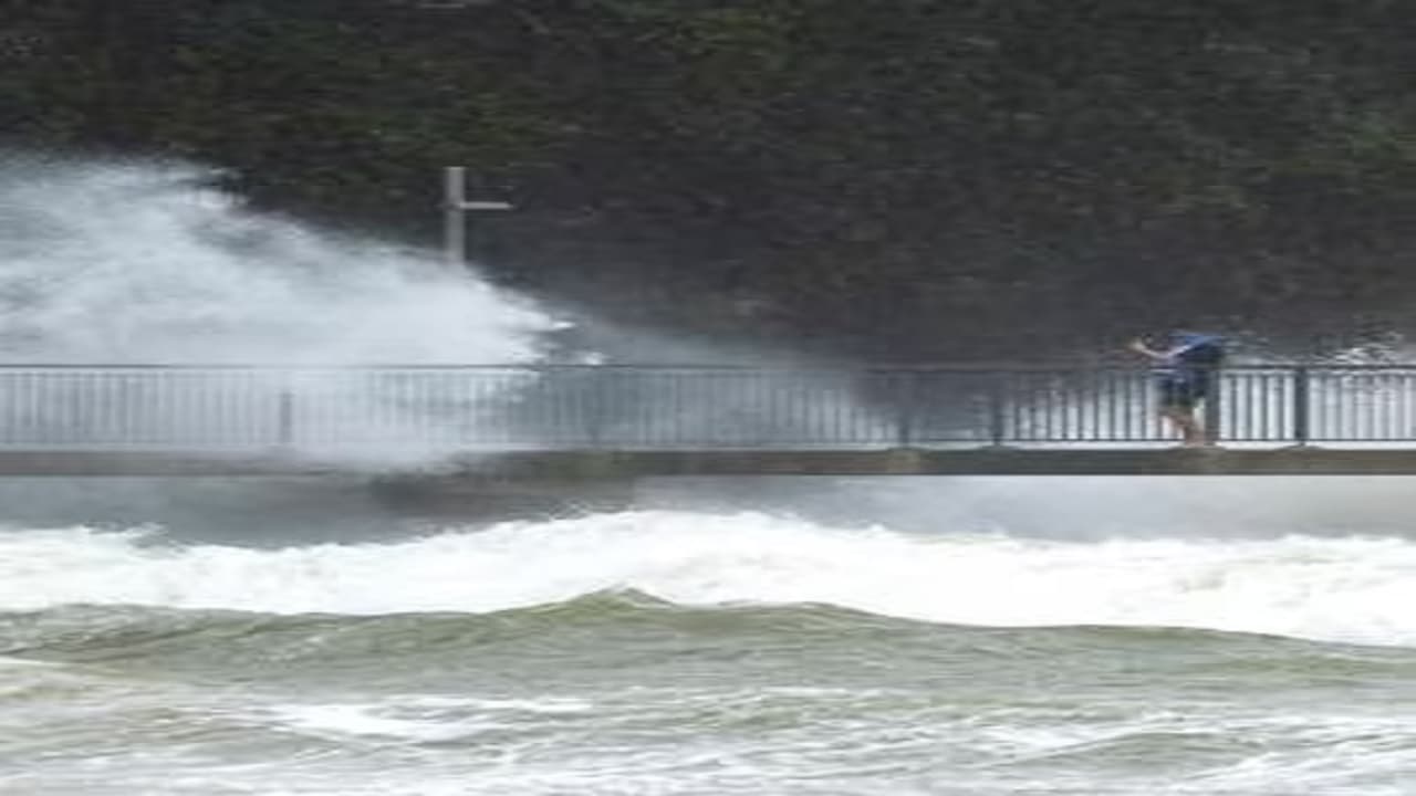New Zealand Cyclone: गैब्रियल चक्रवात के चलते न्यूजीलैंड में आपातकाल की घोषणा, कई घरों की बिजली गुल