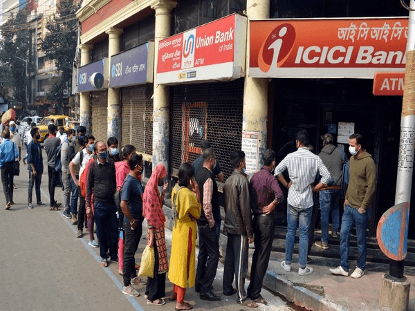 New year rules change: ATM से पैसे निकालने पर कटने लगे 21 रुपये, जान लें ये काम की बात