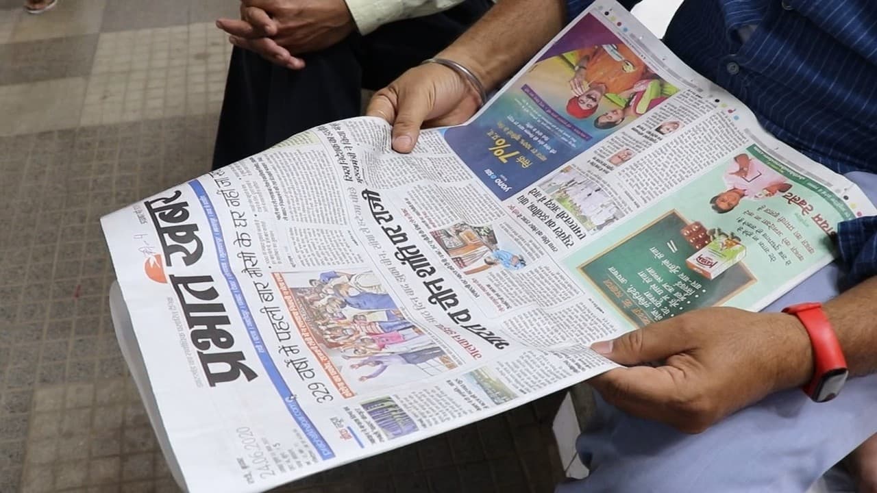 NFHS रिपोर्ट: भारतीयों के समाचार जानने की आदतों में हुआ बदलाव, पुरुष अखबार से तो महिलाएं टीवी से हुईं दूर