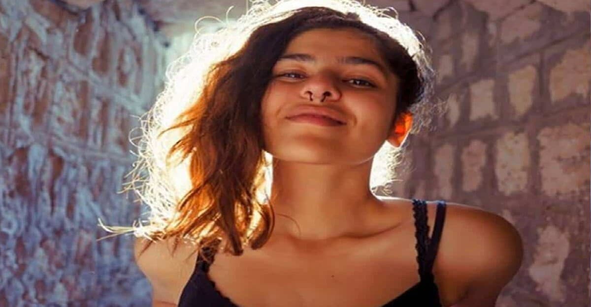 Taarak Mehta Ka Ooltah Chashmah की सोनू भिड़े ने शेयर किया पूल वीडियो, समंदर किनारे भी दिये दिलकश पोज