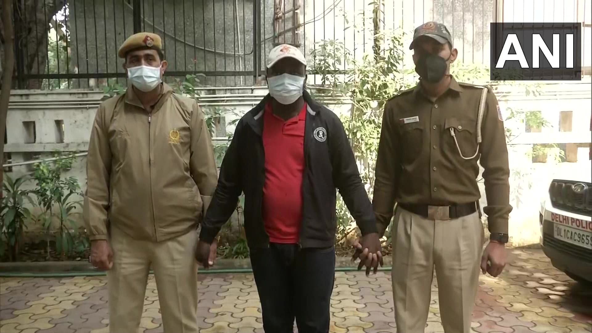 दिल्ली पुलिस ने बेंगलुरु से नाइजीरियाई नागरिक को दबोचा, WhatsApp हैक करके ऐसे ऐंठता था पैसे