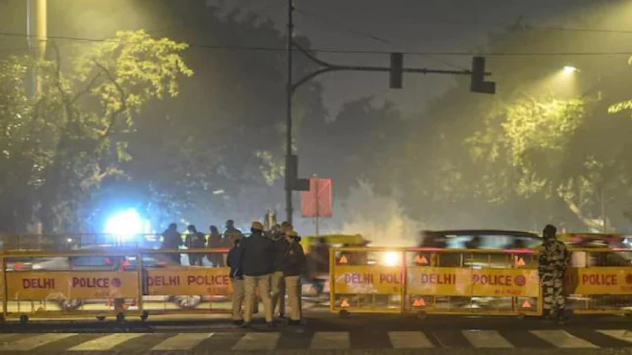 Delhi Night Curfew: दिल्ली में खत्म होगा वीकेंड और नाइट कर्फ्यू! 27 जनवरी को डीडीएमए ने बुलाई बैठक