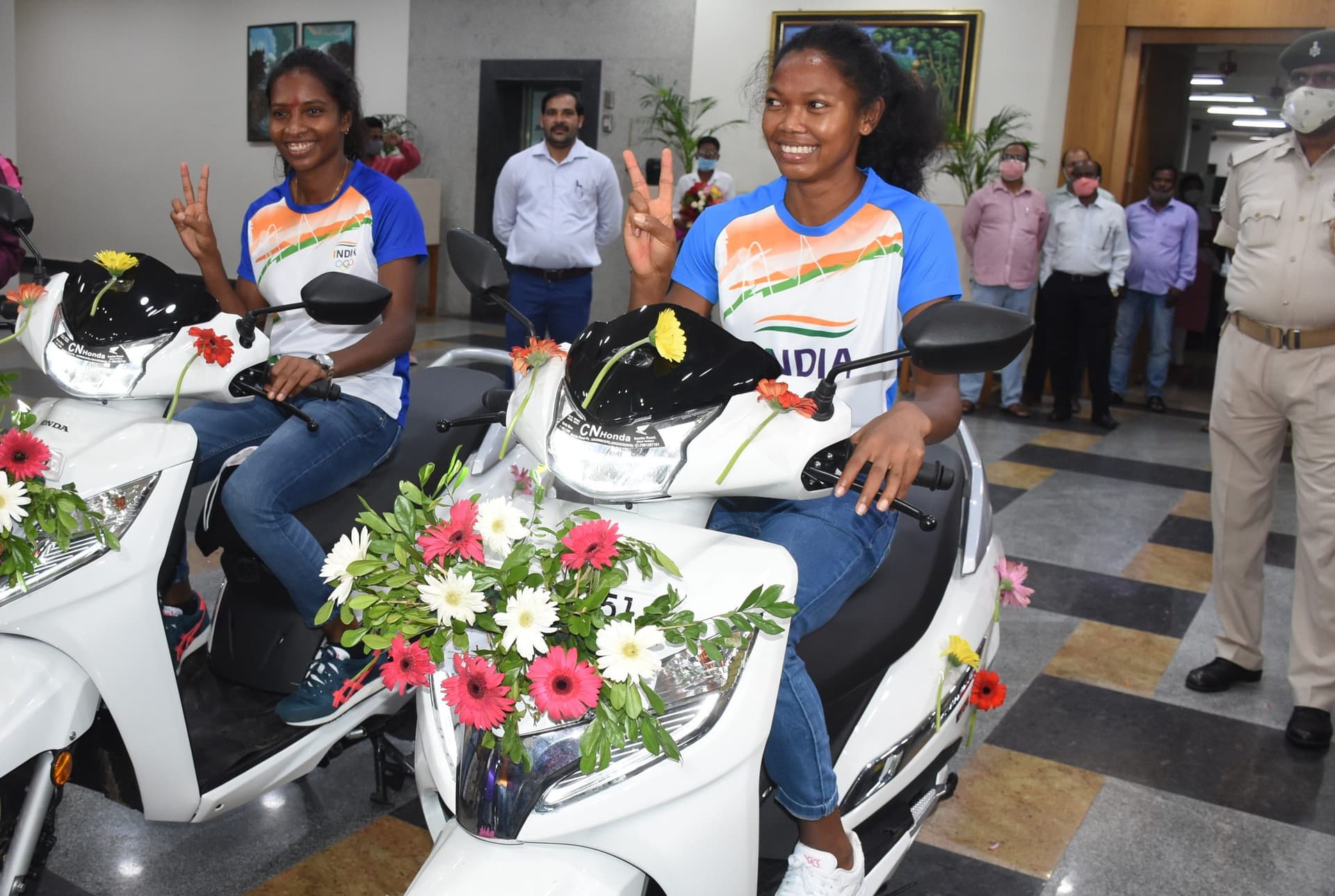 Tokyo Olympics: हॉकी खिलाड़ी निक्की प्रधान को रेलवे की नौकरी में प्रमोशन, सलीमा को भी मिल सकती है खुशखबरी