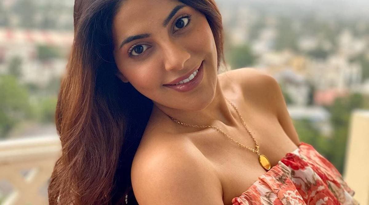 Bigg Boss 14 : बिग बॉस के घर में दिलकश निक्‍की तम्‍बोली, अपनी हॉट तस्वीरों के कारण रहती हैं चर्चा में