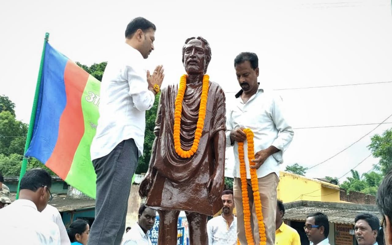 शहीद निर्मल महतो शहादत दिवस : आजसू सुप्रीमो सुदेश महतो ने किया नमन, बोले- इनका बलिदान हमेशा करेगा प्रेरित