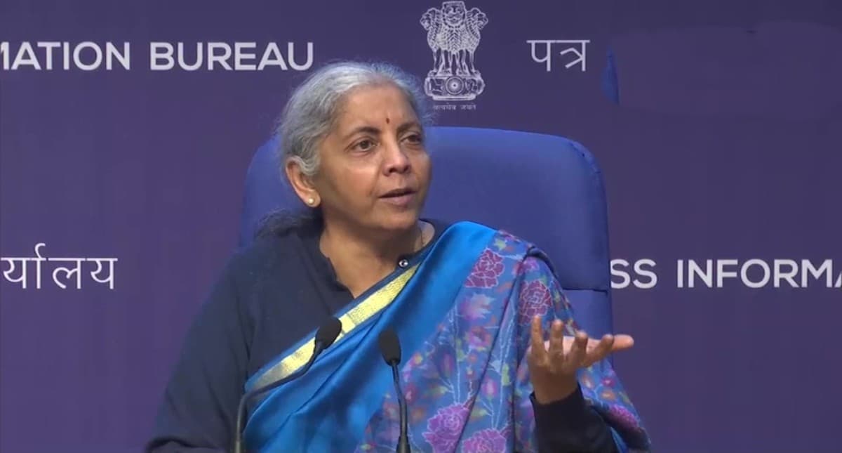 निर्मला सीतारमण ने कहा, अभी नहीं बढ़ेगा Textile Tax, आयकर छापे पर पूछा- अखिलेश यादव क्यों डर रहे?