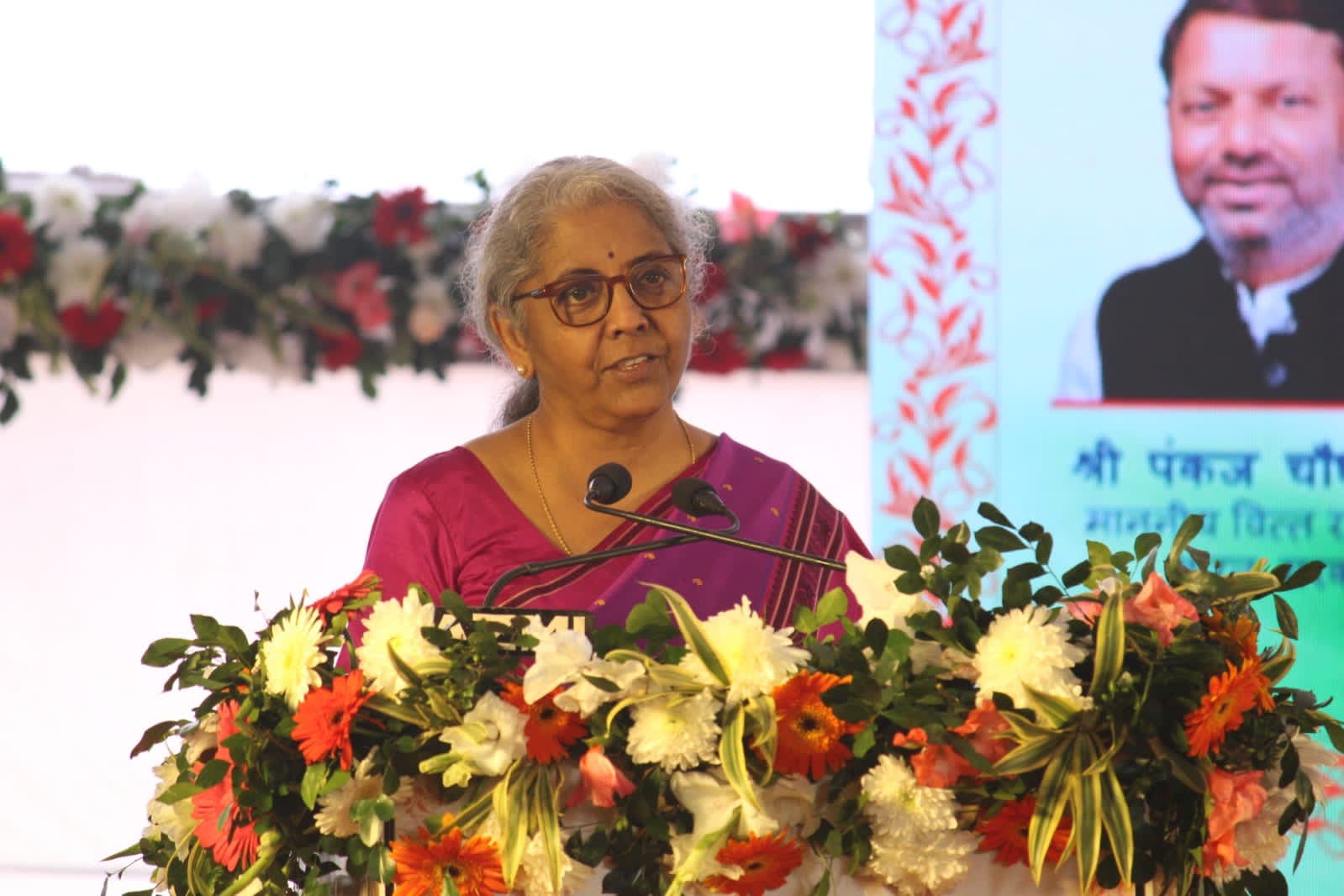 केंद्रीय वित्तमंत्री निर्मला सीतारमण ने कहा, UP में बढ़े टैक्स पेयर्स; CM योगी बोले-प्रति व्यक्ति आय बढ़ी