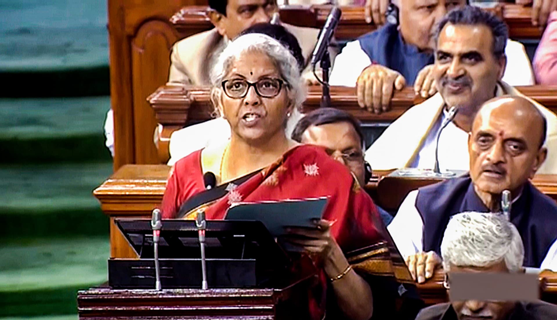 बजट 2023 : इलेक्ट्रॉनिक वाहन होंगे सस्ते, लिथियम आयन बैटरियों पर सीमा शुल्क में कटौती