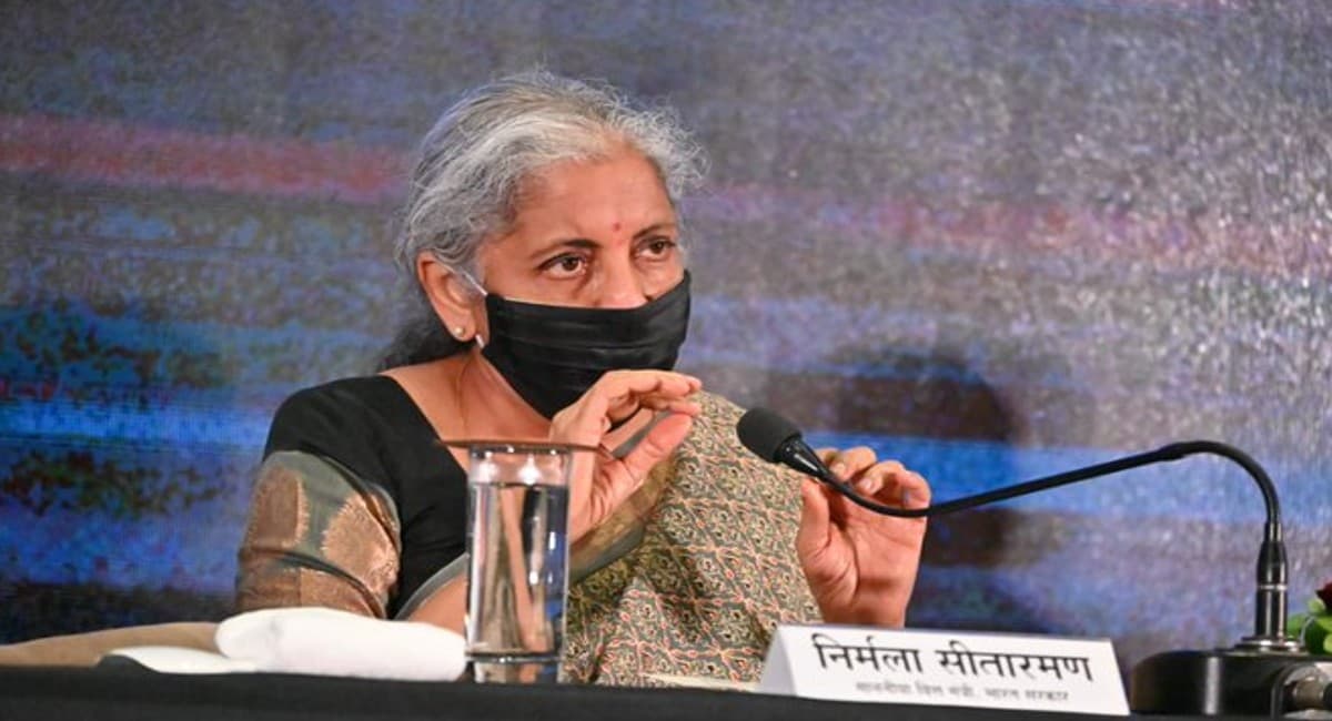 देश के हर बैंकों को अपनाना चाहिए डिजिटाइजेशन, महामारी में गरीबों की मदद करने में सरकार को हुई सहूलियत: सीतारमण