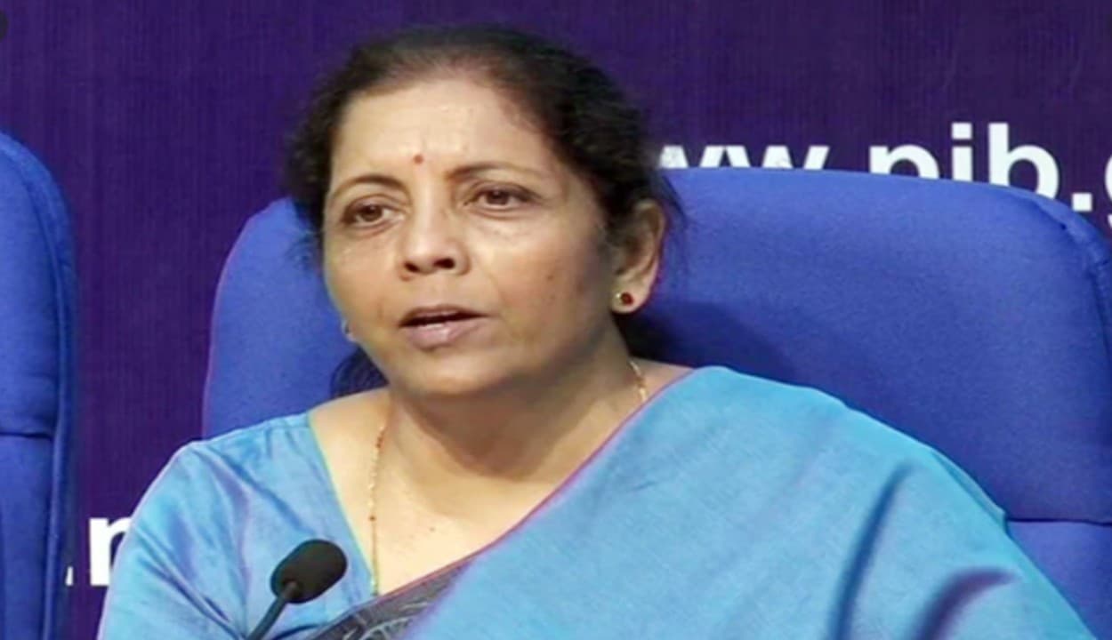 छोटी बचत योजनाओं पर 24 घंटे के अंदर मोदी सरकार का यूटर्न, ब्याज दर घटाने के फैसला होगा वापस