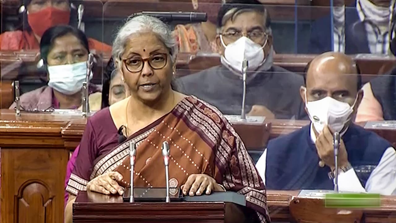 अदाणी ग्रुप के लिए हरित बजट के आरोपों को निर्मला सीतारमण ने किया खारिज, विपक्ष को दिया तगड़ा जवाब