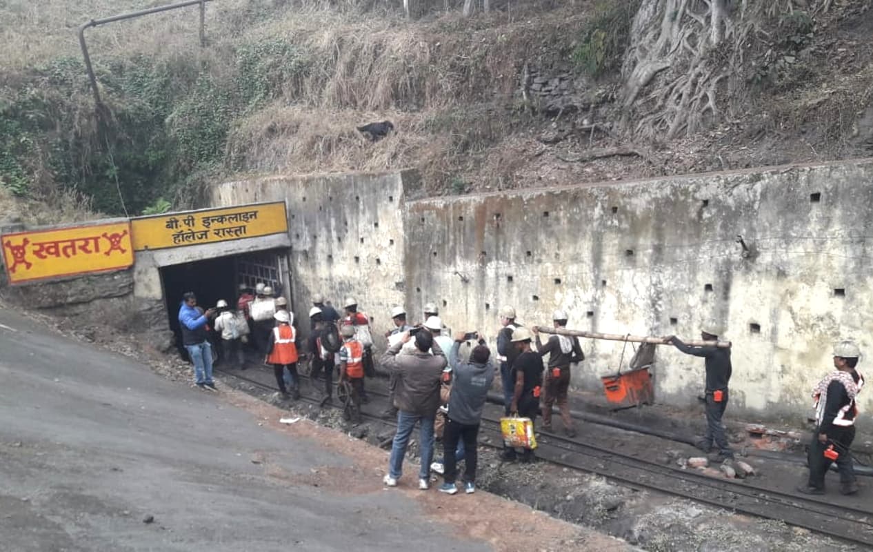 ईसीएल मुगमा के खुदिया कोलियरी में पानी घुसा, दो मजदूर फंसे, रांची से बुलायी गयी एडीआरएफ की टीम