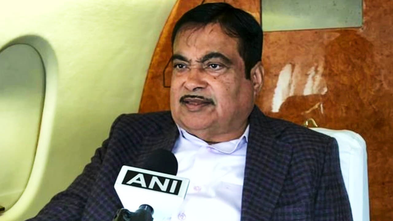 बेंगलुरु से चेन्नई की दूरी घटकर हो जाएगी 262 KM, गडकरी ने एक्सप्रेसवे निर्माण का लिया जायजा